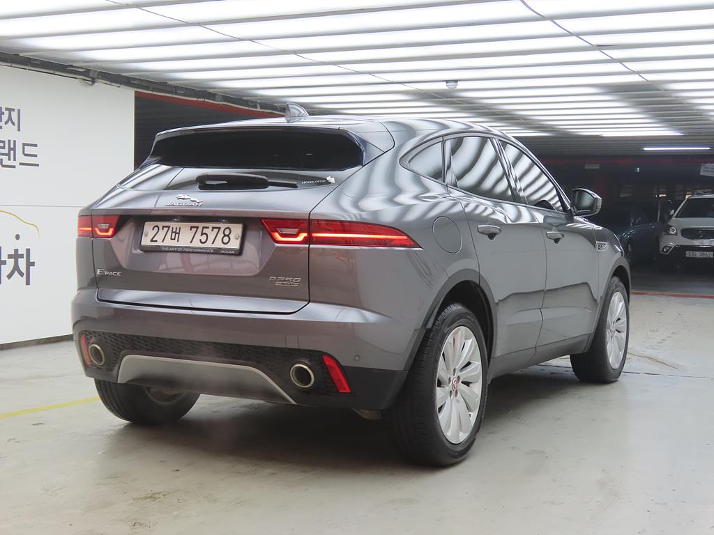 Jaguar E-PACE - Vista 4