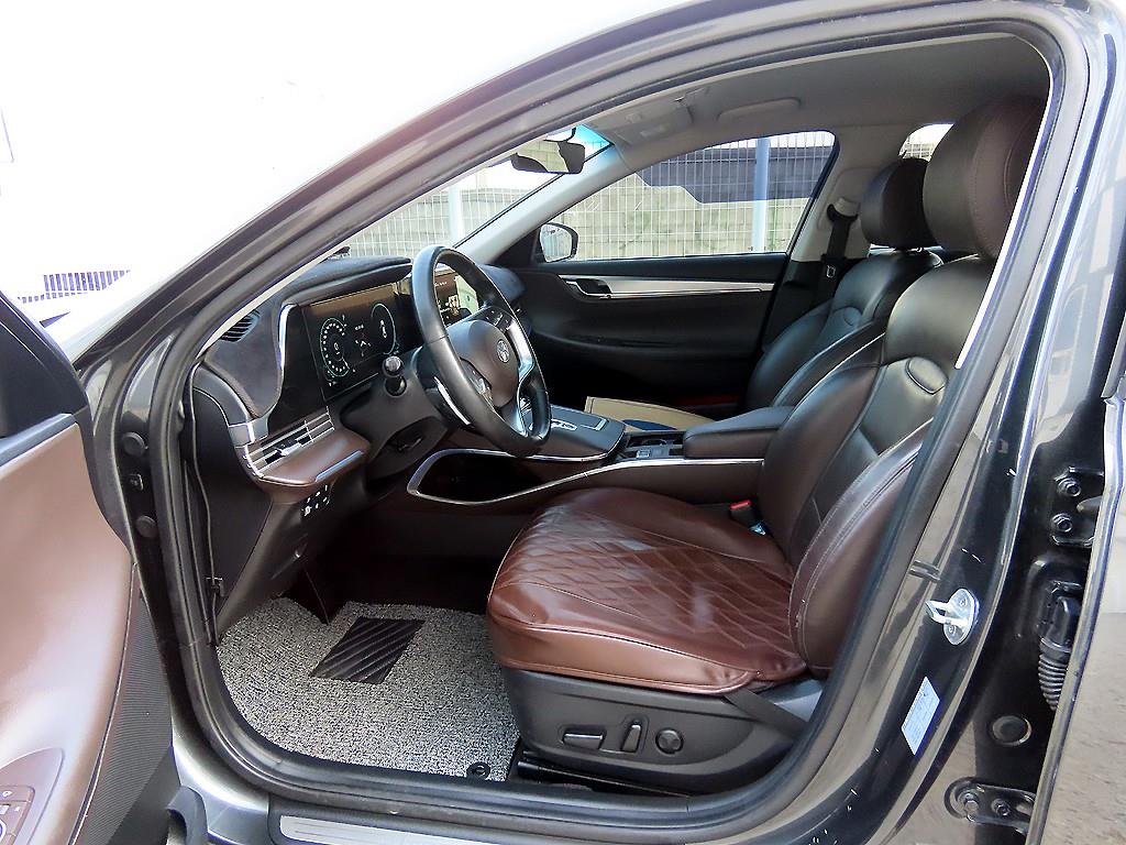 HYUNDAI Grandeur - Vista 5