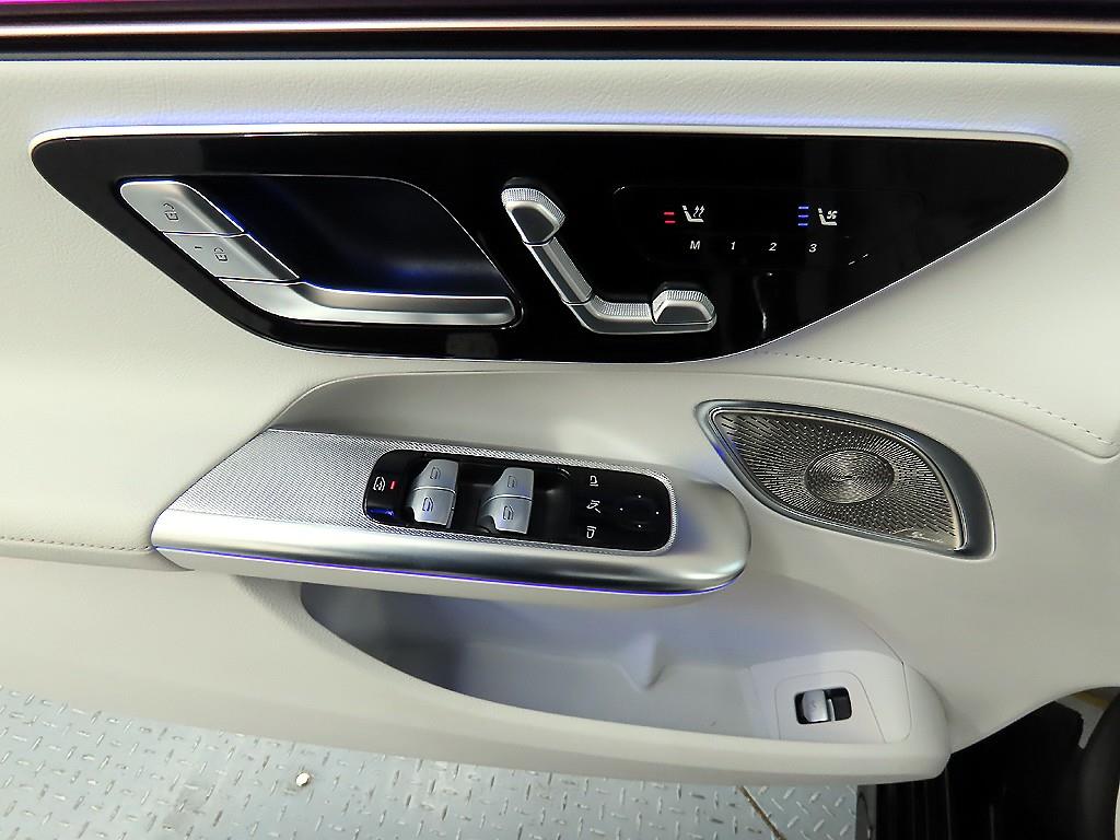 Mercedes Benz EQE - Vista 11