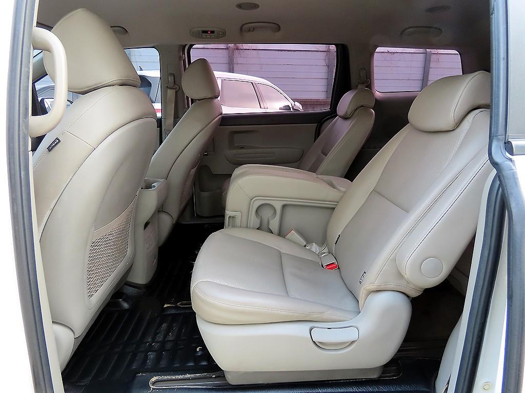 KIA Carnival - Vista 6