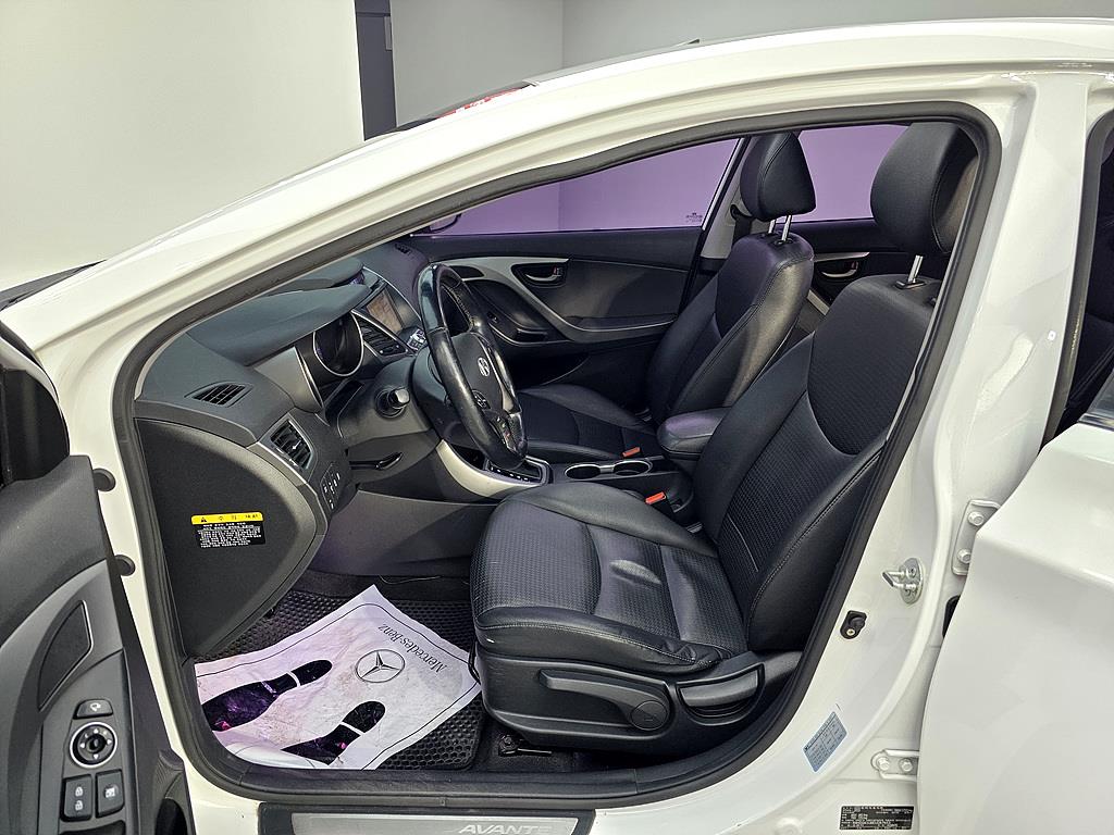 HYUNDAI Avante - Vista 8