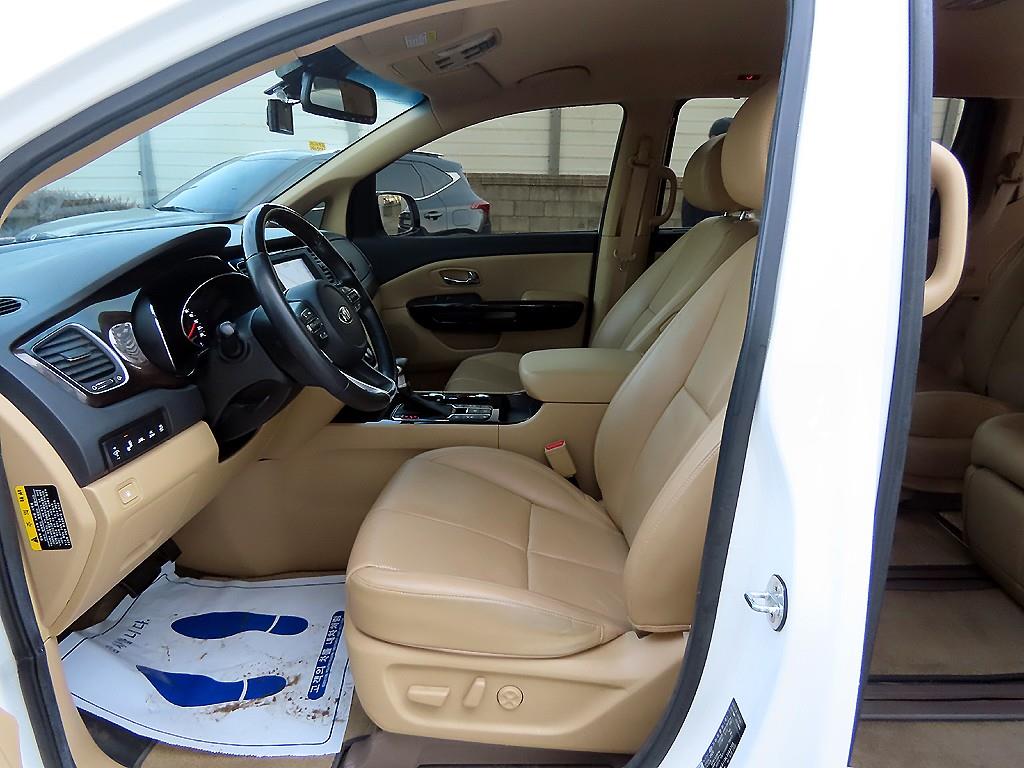 KIA Carnival - Vista 5