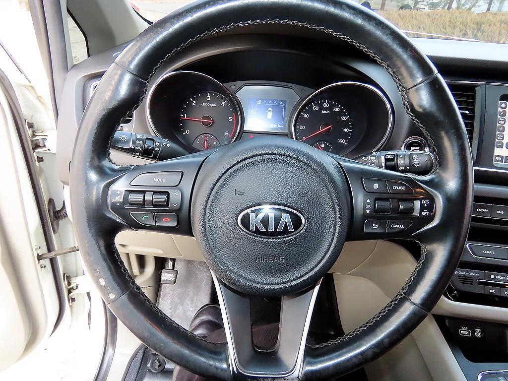 KIA Carnival - Vista 9