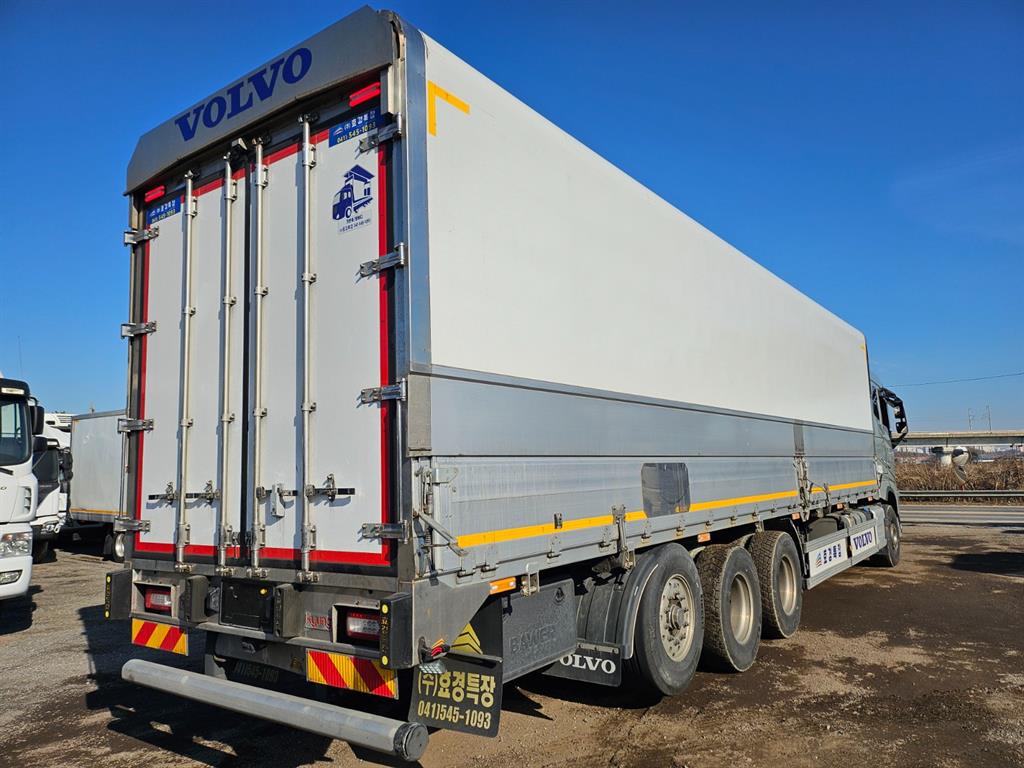 medium and large cargo truck - Vista 5