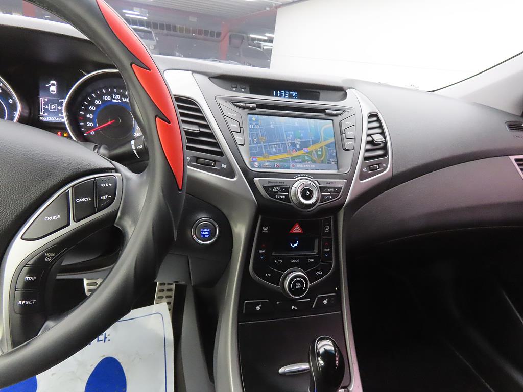 HYUNDAI Avante - Vista 10