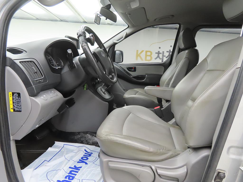 HYUNDAI Starex - Vista 5