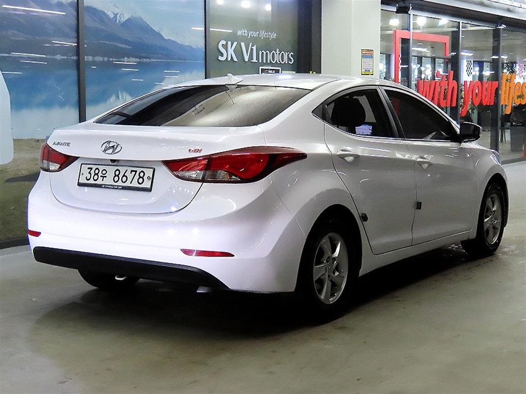 HYUNDAI Avante - Vista 4