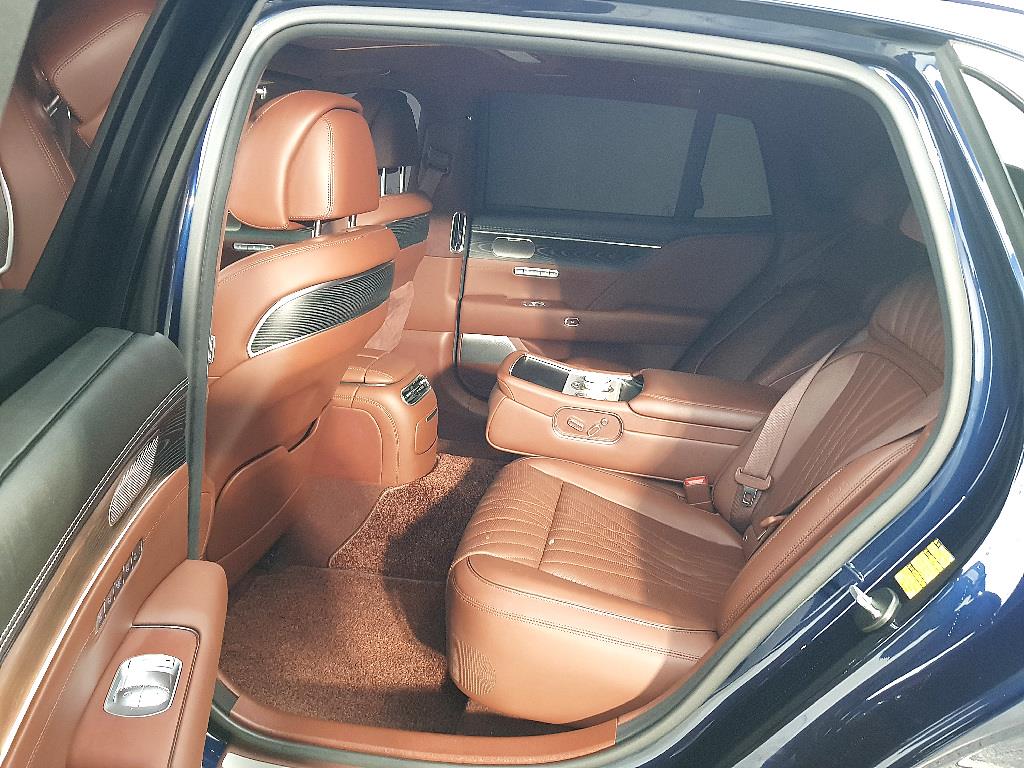 Genesis G90 - Vista 9