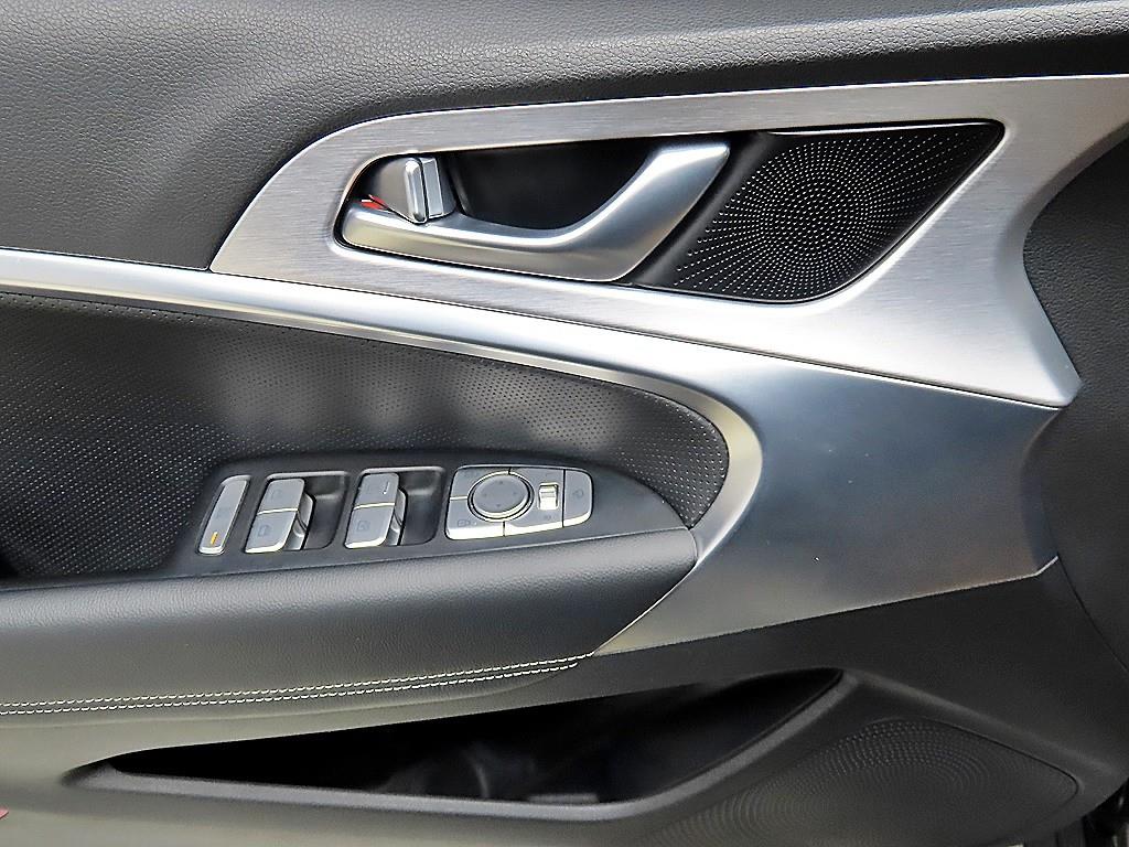 Genesis G70 - Vista 11