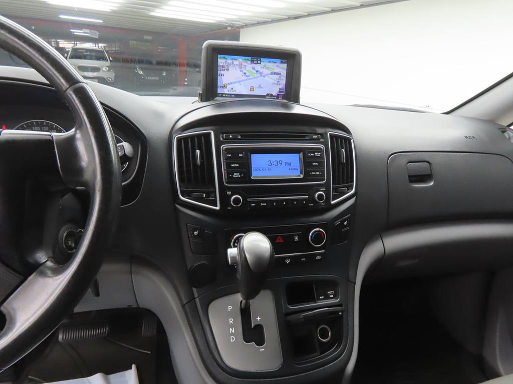 HYUNDAI Starex - Vista 10