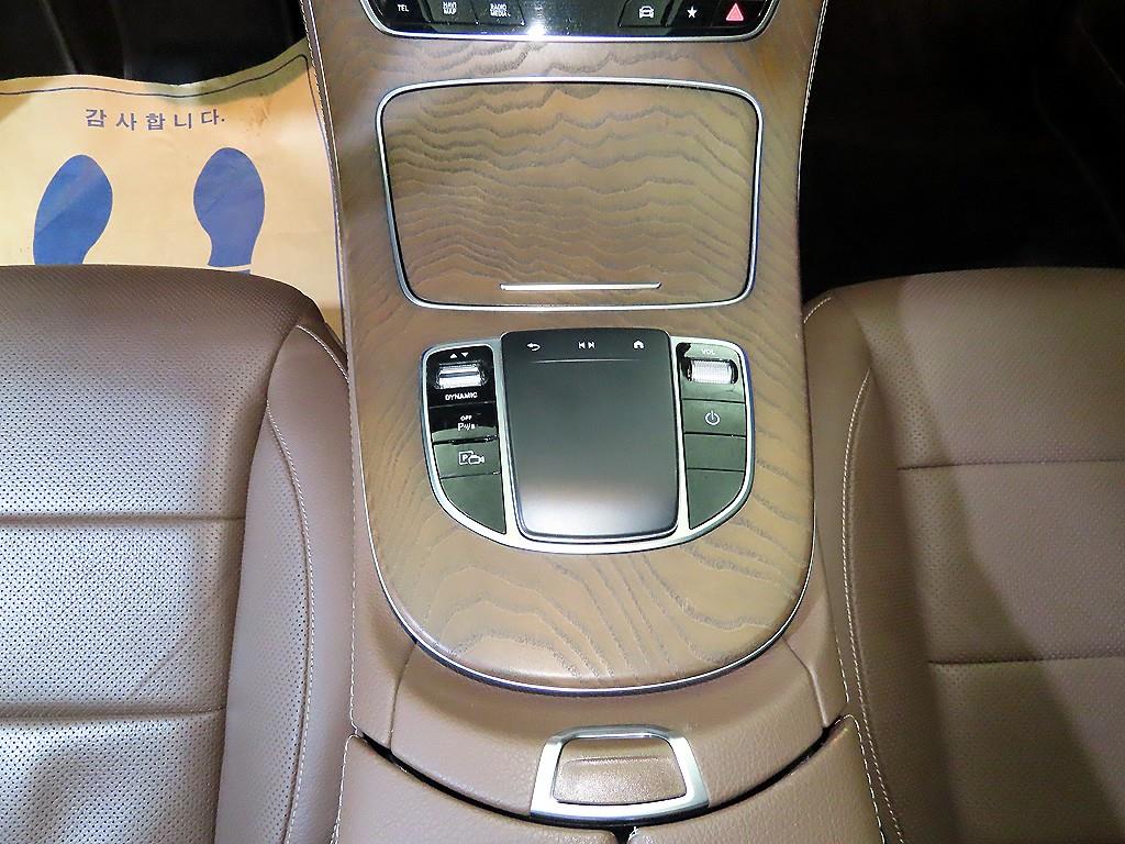 Mercedes Benz E class - Vista 12