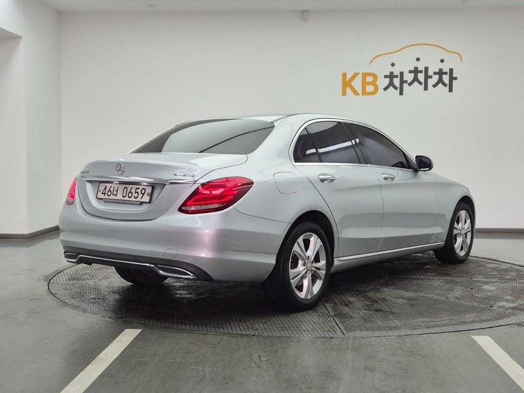 Mercedes Benz C Class - Vista 4