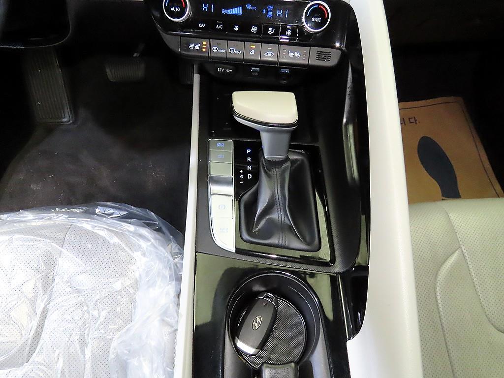 HYUNDAI Avante - Vista 12