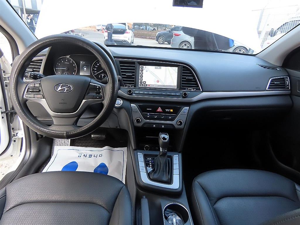 HYUNDAI Avante - Vista 7