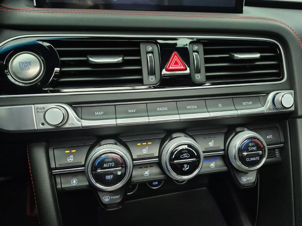 Genesis G70 - Vista 10