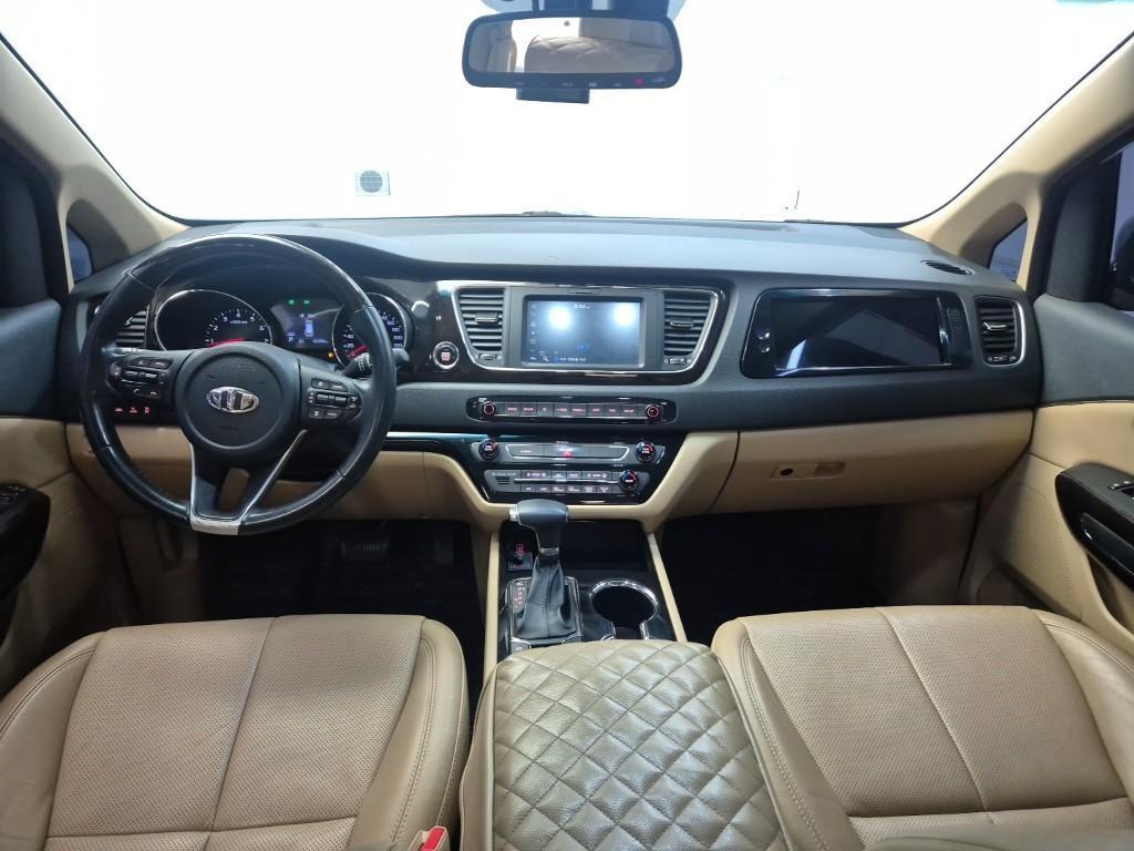 KIA Carnival - Vista 7