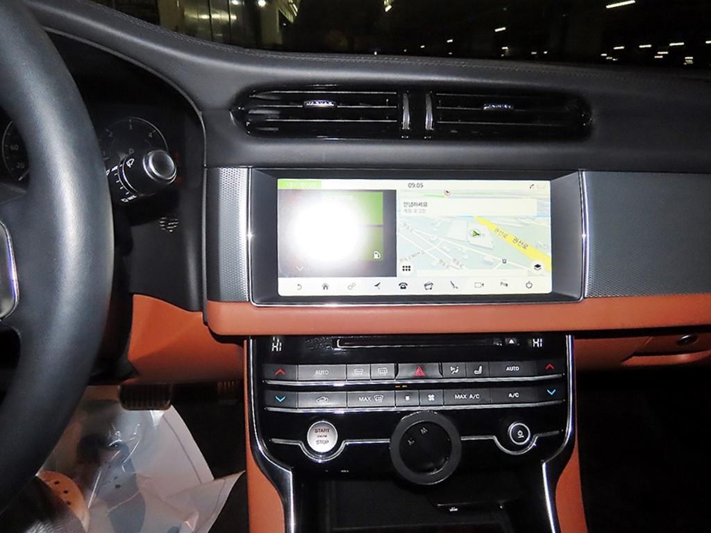 Jaguar XF - Vista 11