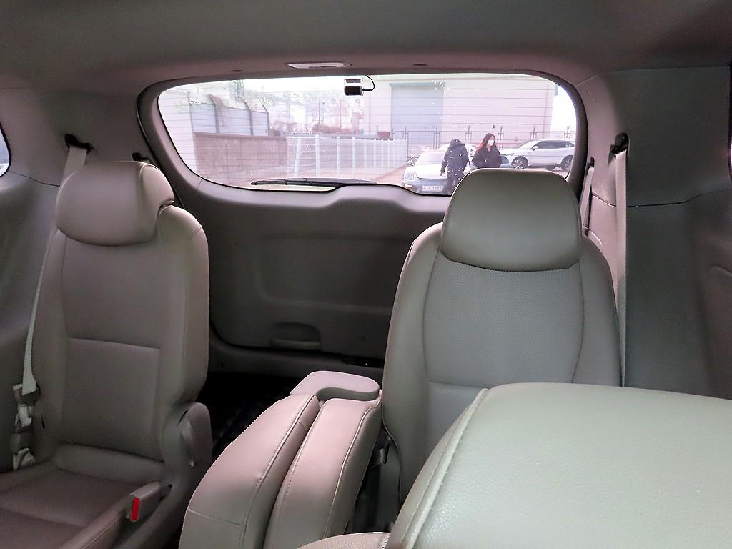 KIA Carnival - Vista 7