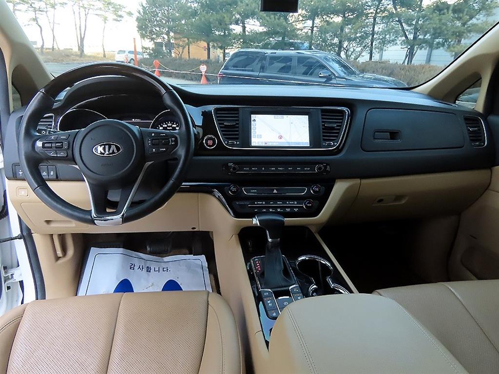 KIA Carnival - Vista 7