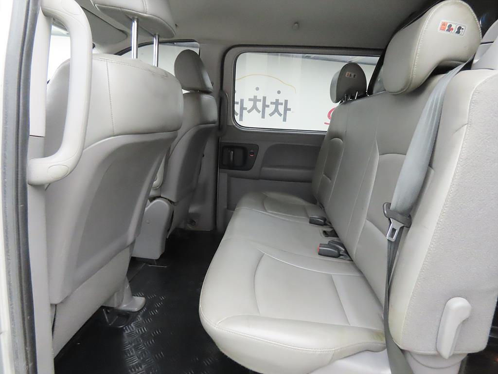 HYUNDAI Starex - Vista 6