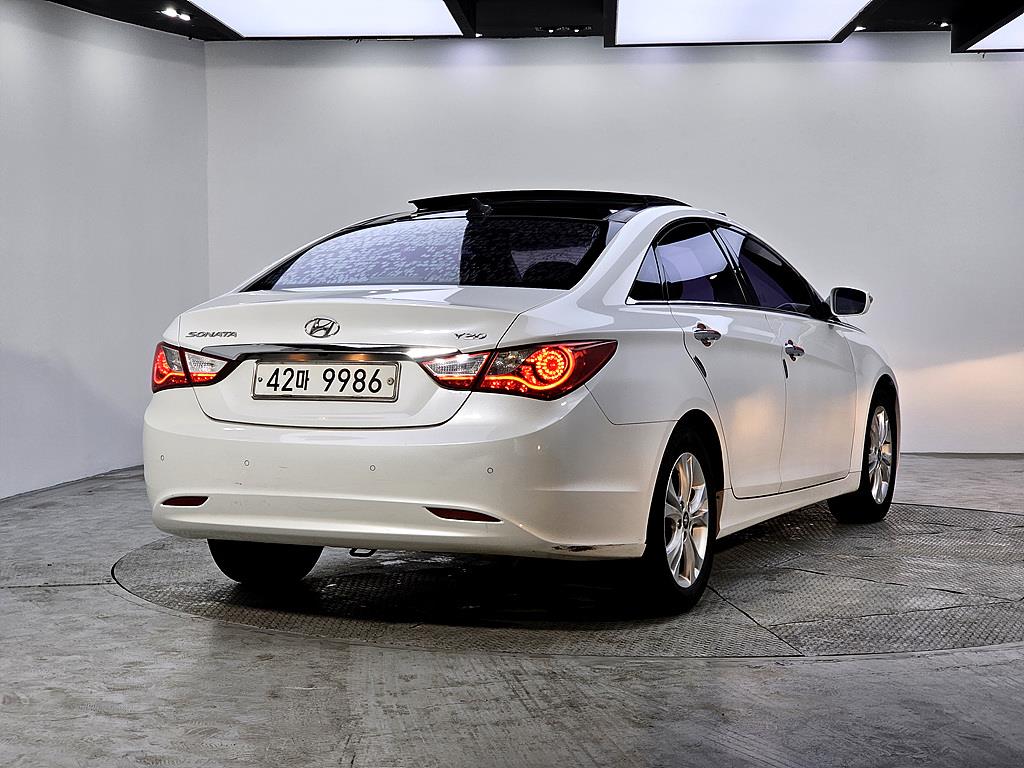HYUNDAI Sonata - Vista 4