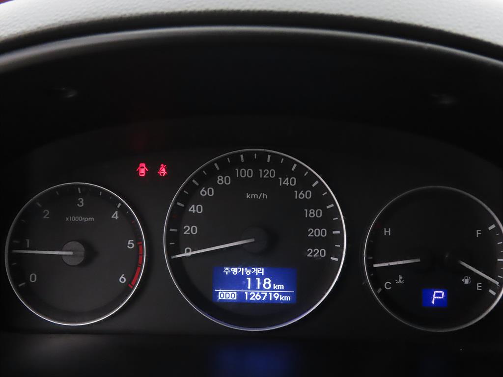 HYUNDAI Starex - Vista 9