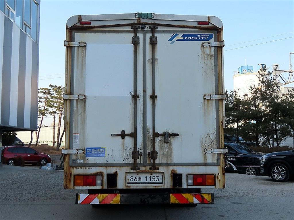 medium and large cargo truck - Vista 4