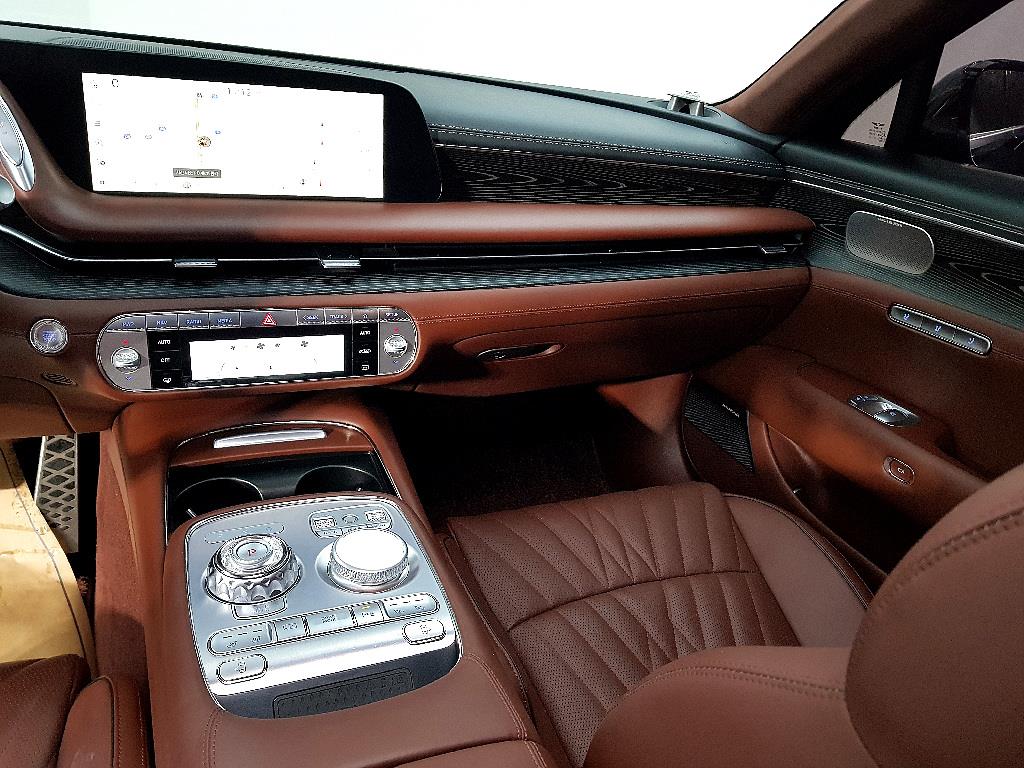 Genesis G90 - Vista 10