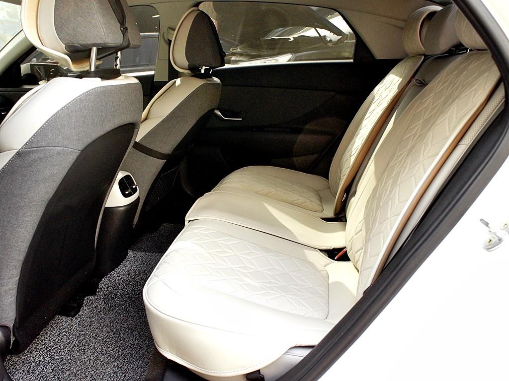 HYUNDAI Avante - Vista 11