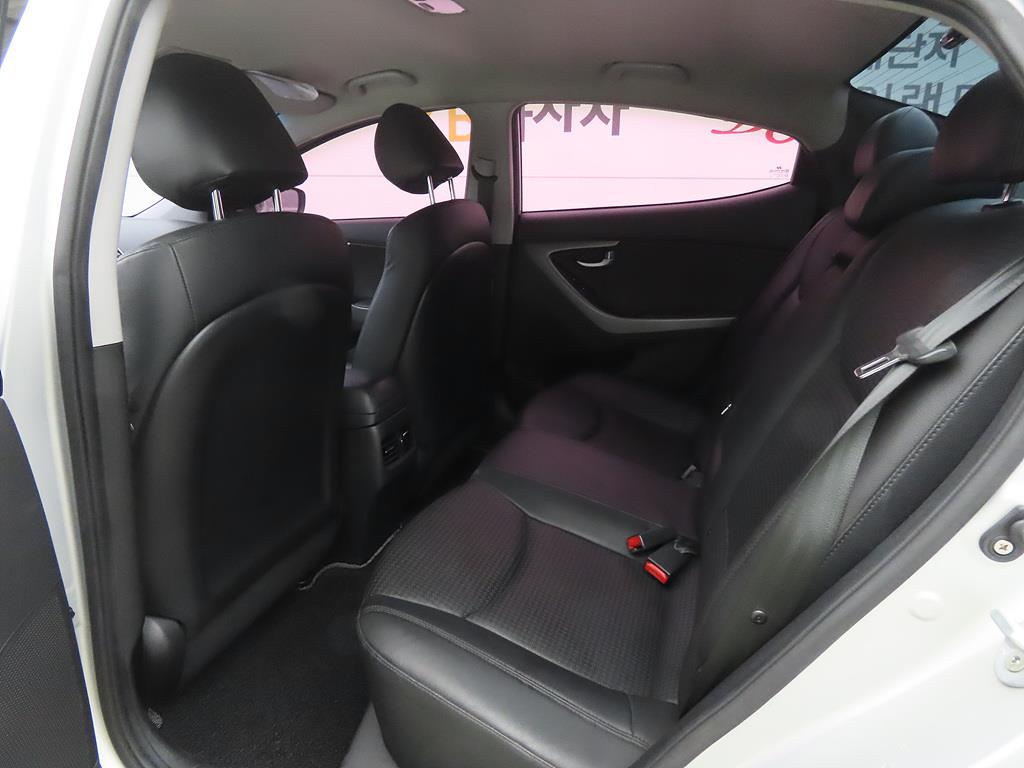 HYUNDAI Avante - Vista 6