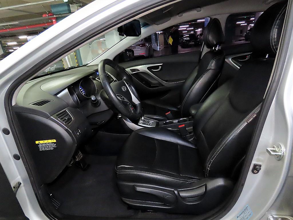 HYUNDAI Avante - Vista 6