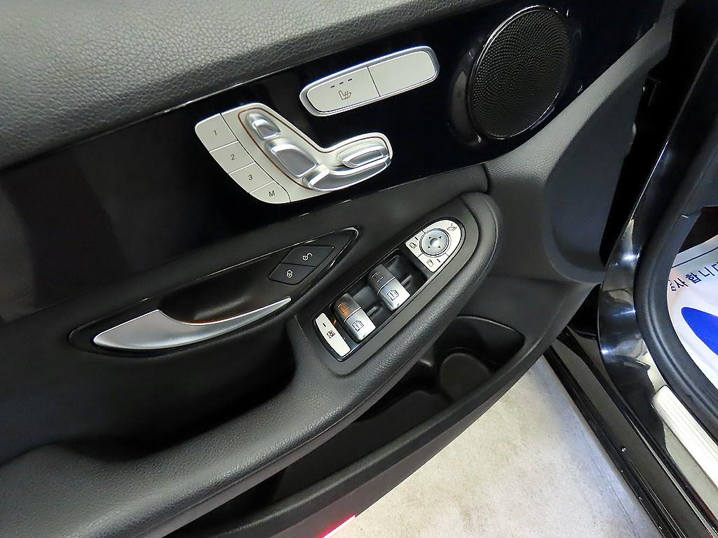 Mercedes Benz C Class 2019 Negro - Importación desde Corea - HF Imports Iquique - Foto 13