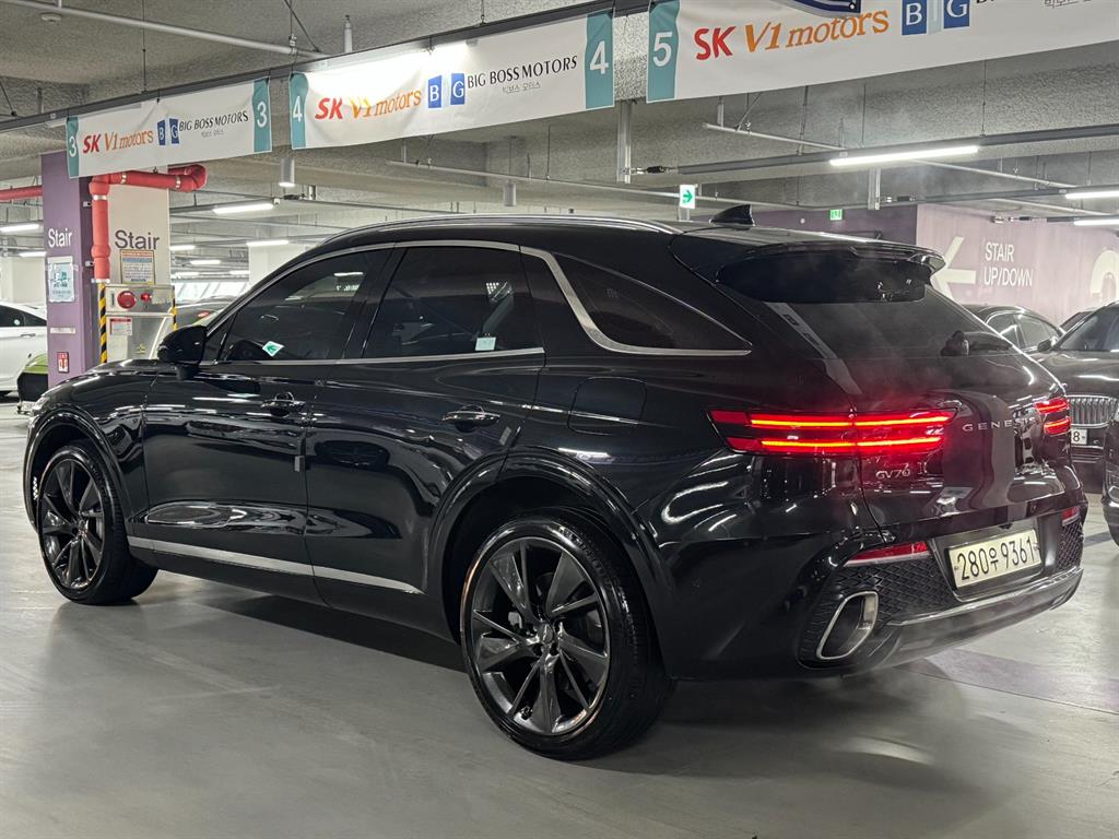 Genesis GV70 - Vista 5