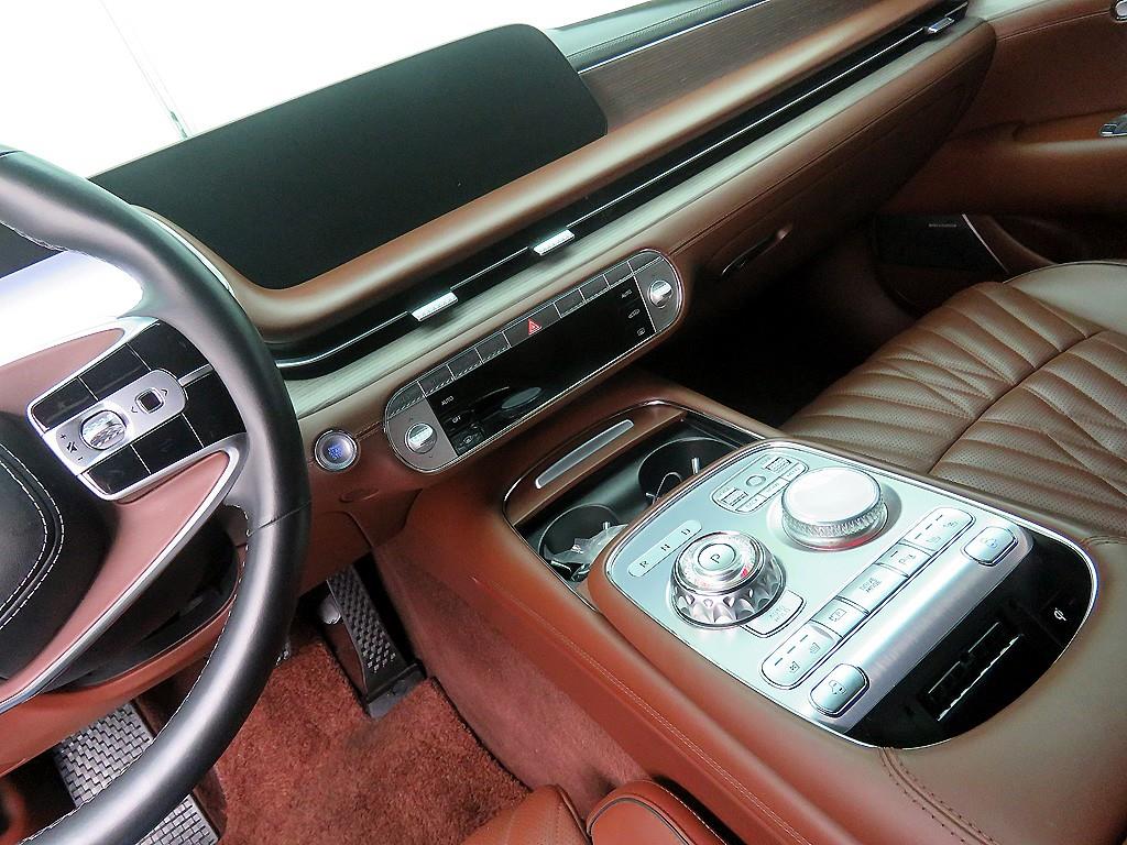 Genesis G90 - Vista 11