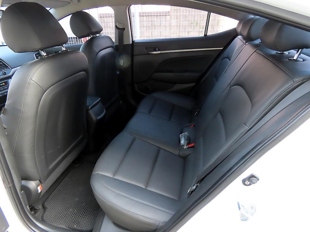 HYUNDAI Avante - Vista 6