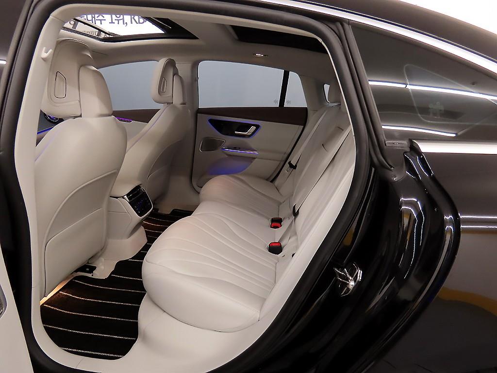 Mercedes Benz EQE - Vista 6