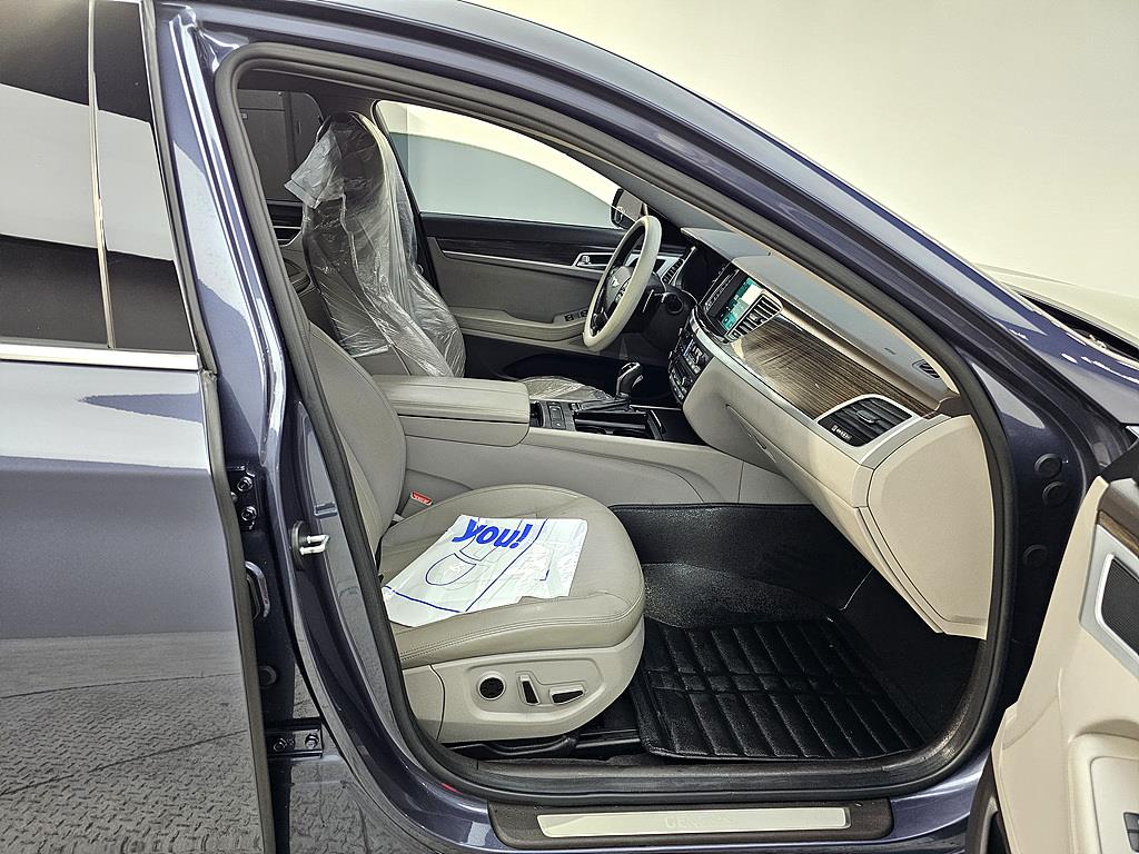 HYUNDAI Genesis - Vista 11