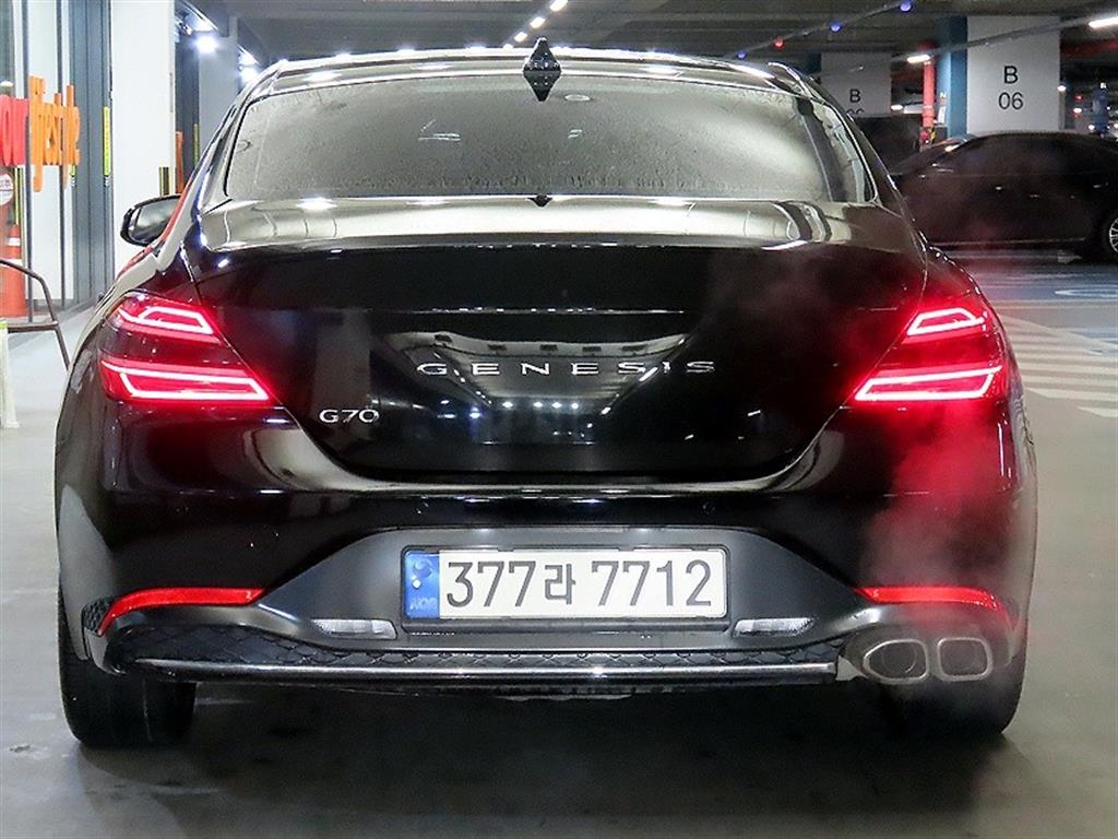 Genesis G70 - Vista 5