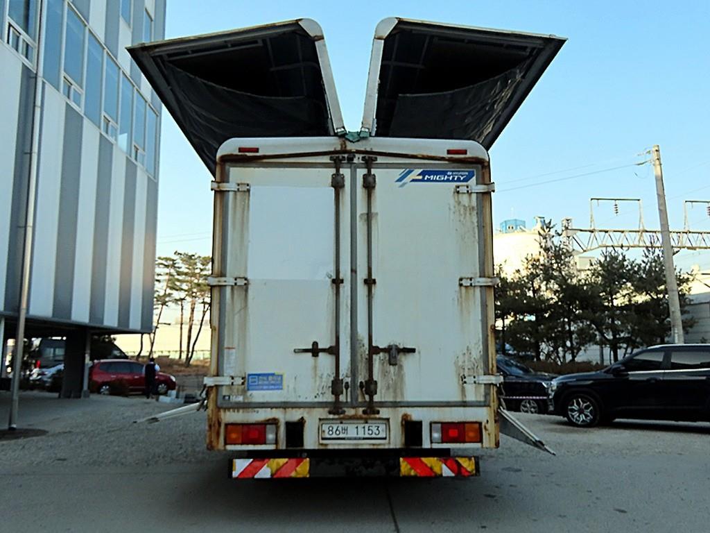 medium and large cargo truck - Vista 6