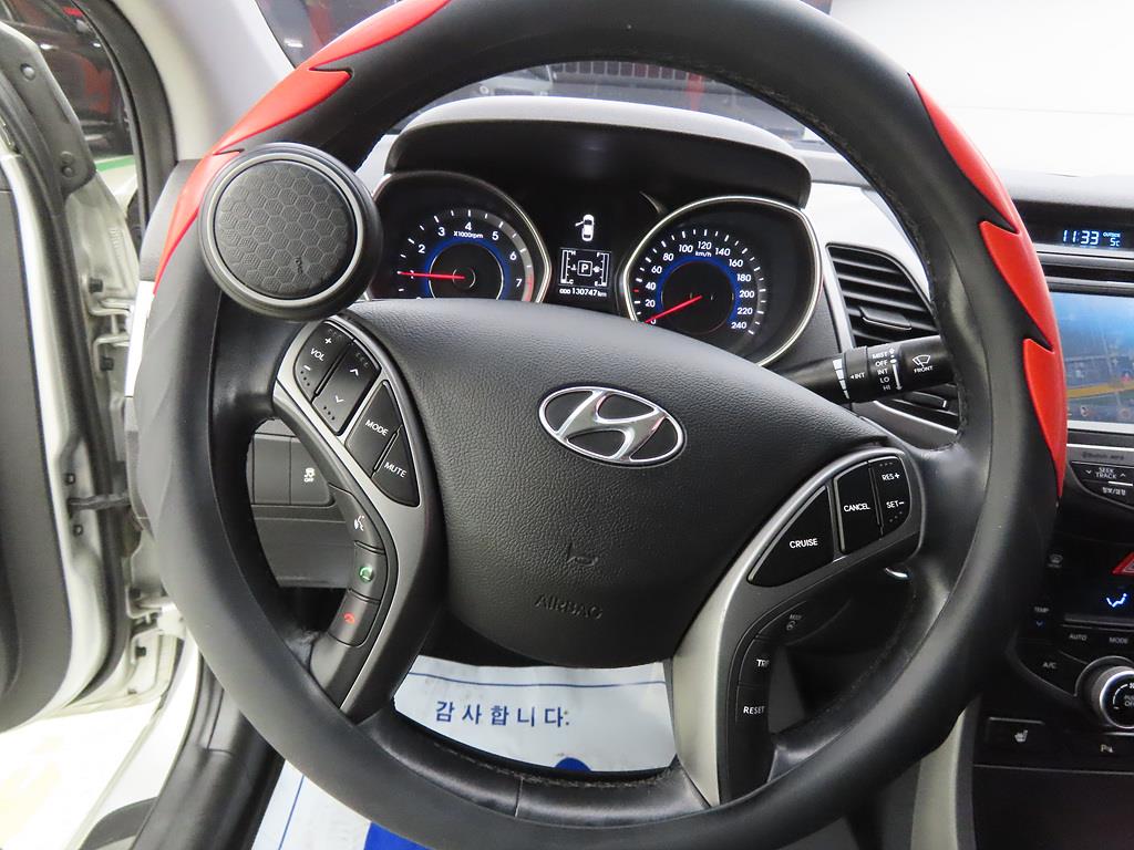 HYUNDAI Avante - Vista 8