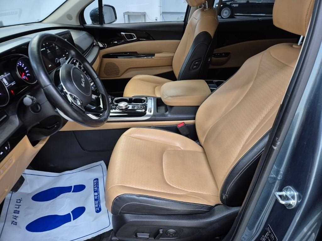 KIA Carnival - Vista 11