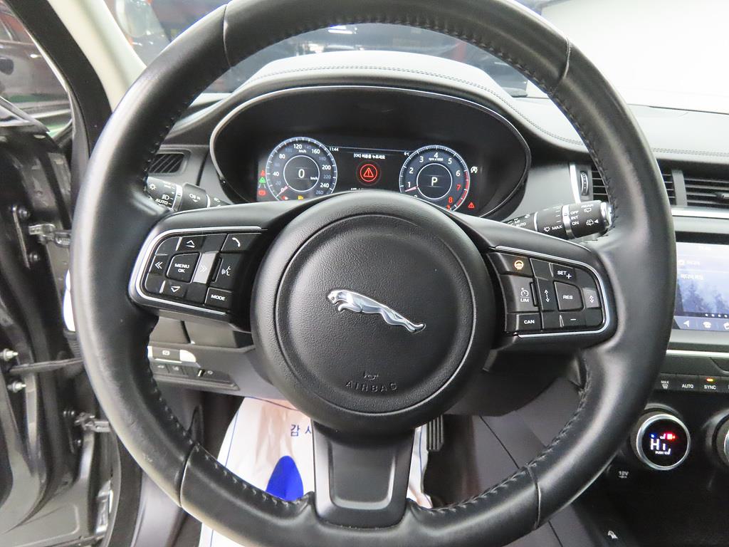 Jaguar E-PACE - Vista 8