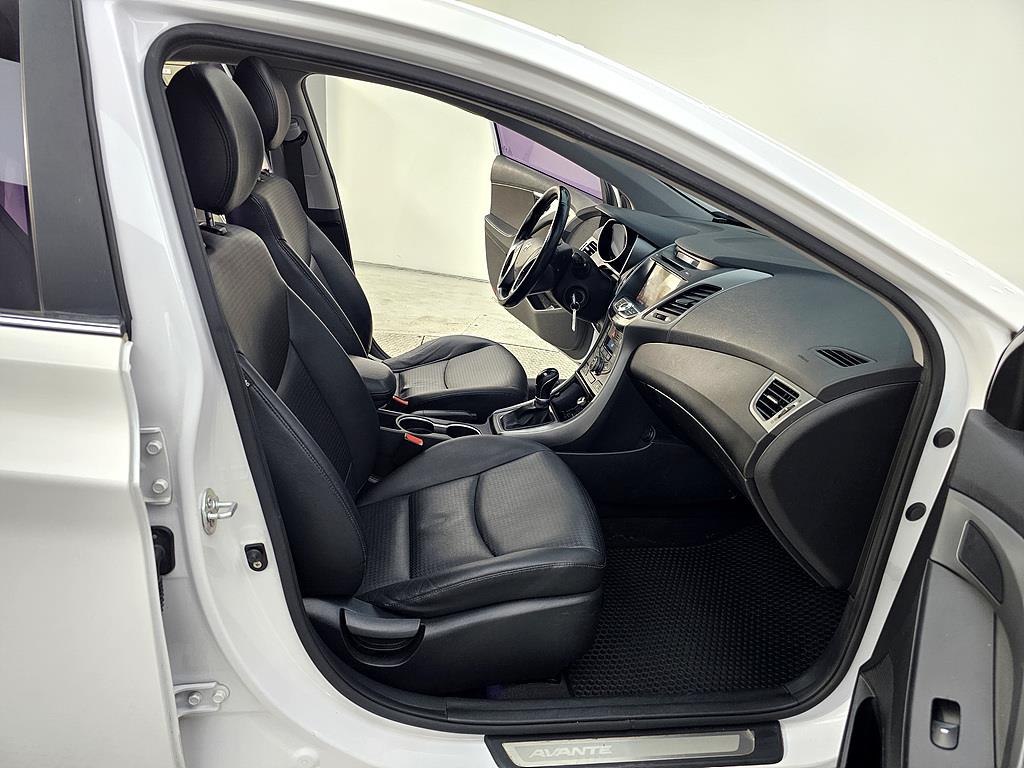 HYUNDAI Avante - Vista 11