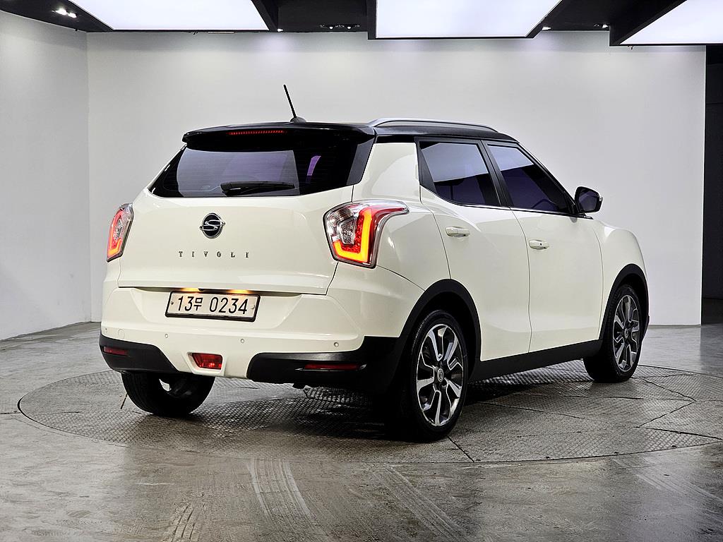 Ssangyong Tivoli - Vista 4