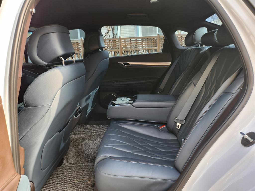 Genesis G80 - Vista 8