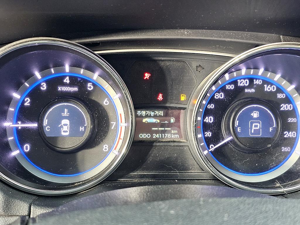 HYUNDAI Sonata - Vista 7