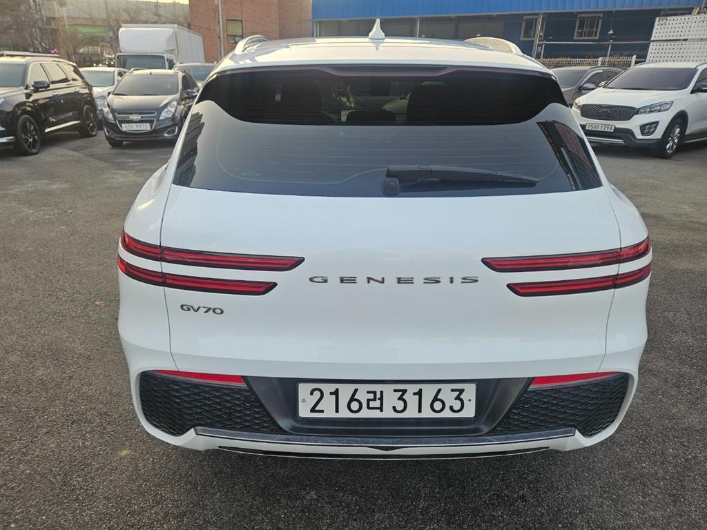 Genesis GV70 - Vista 4