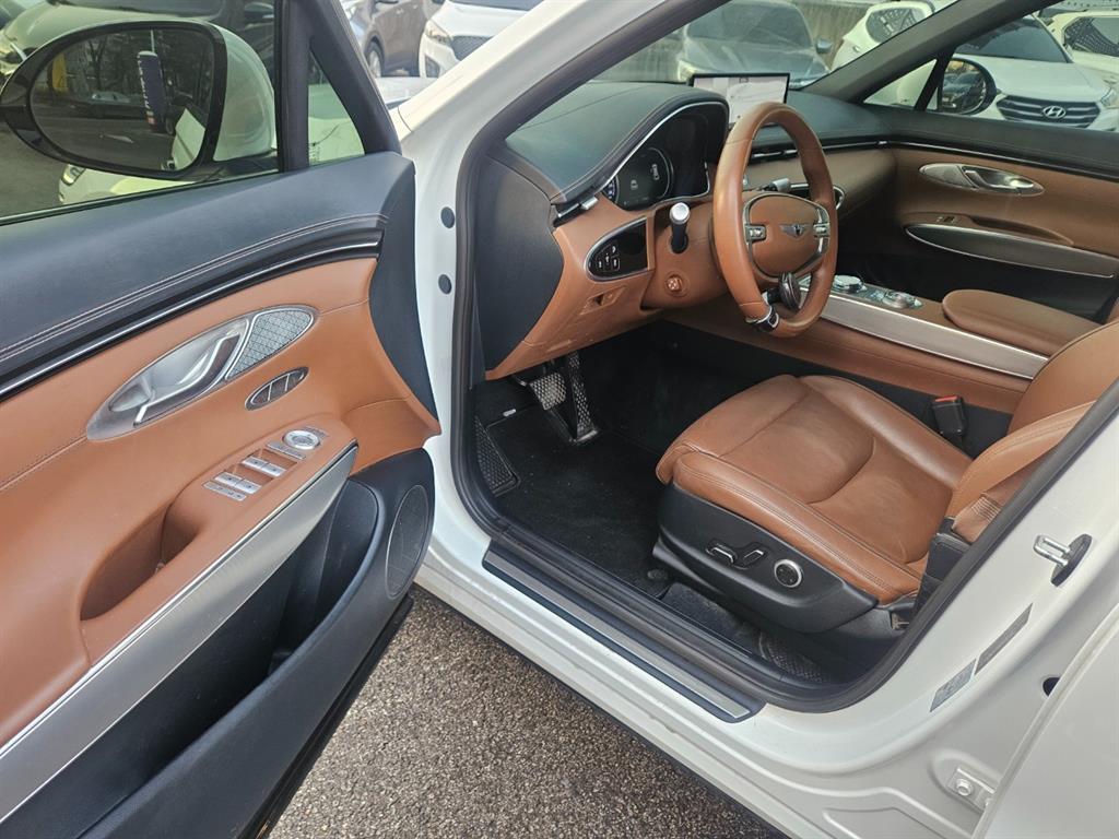 Genesis GV70 - Vista 7