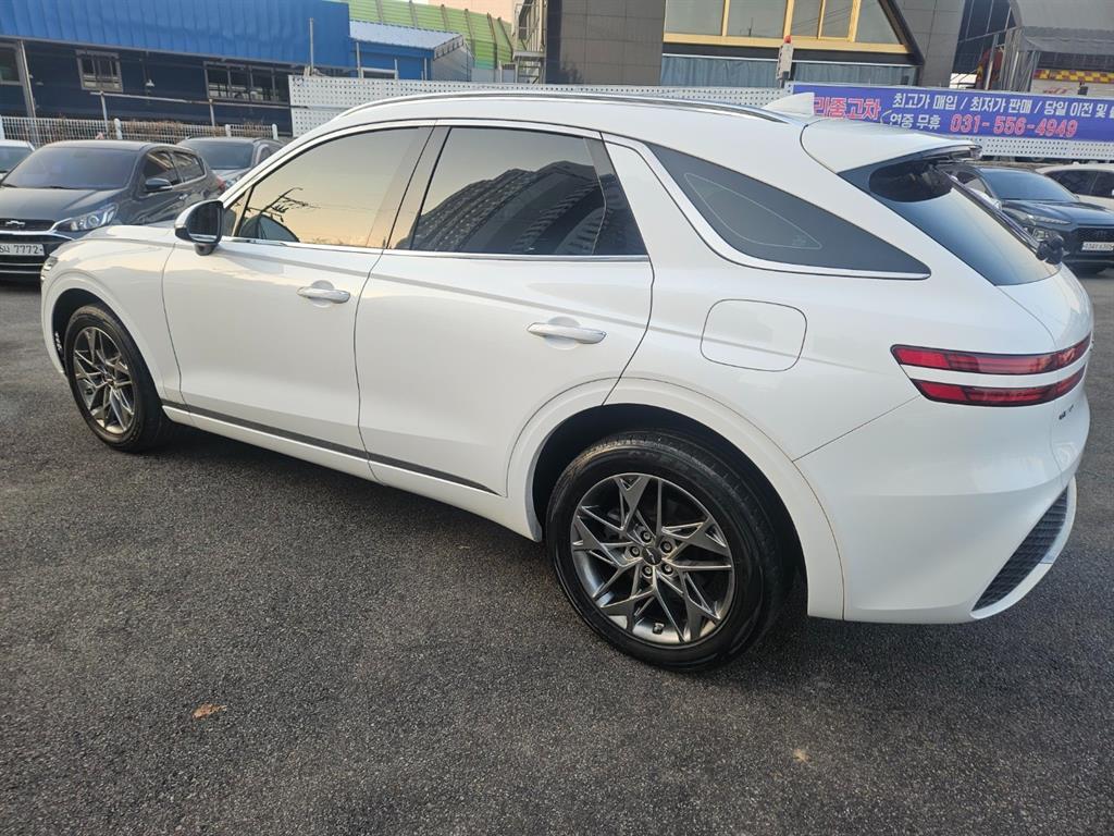 Genesis GV70 - Vista 5