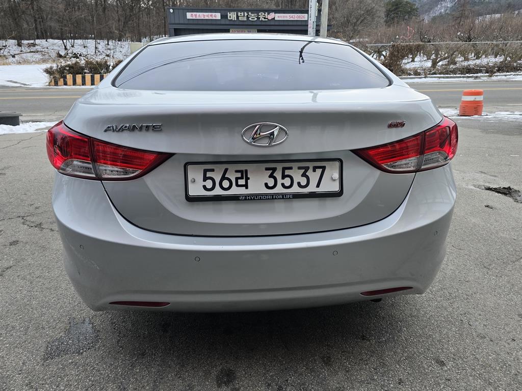 HYUNDAI Avante - Vista 4